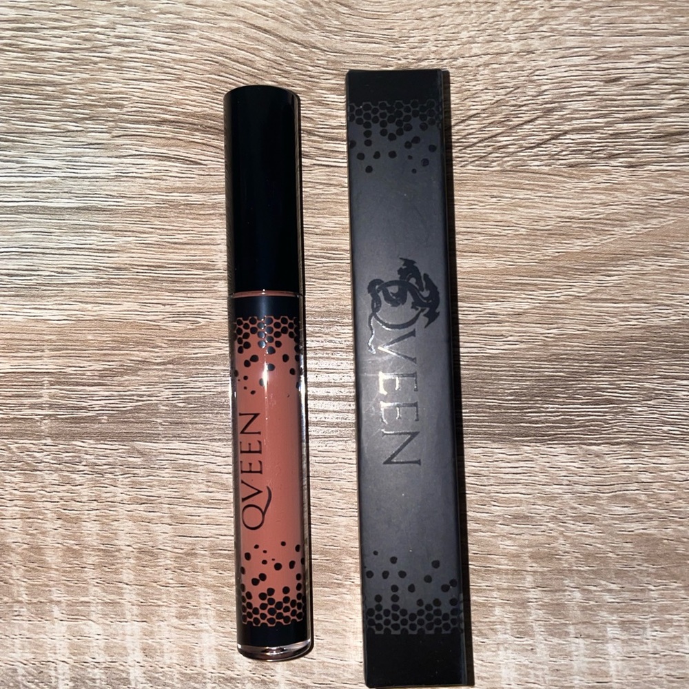 QVEEN Studio: Satin Matte Lipstick